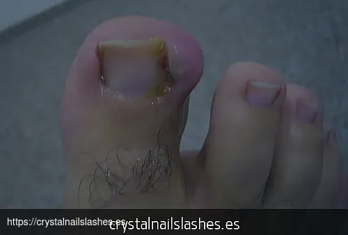 como dejar crecer las uñas de los pies